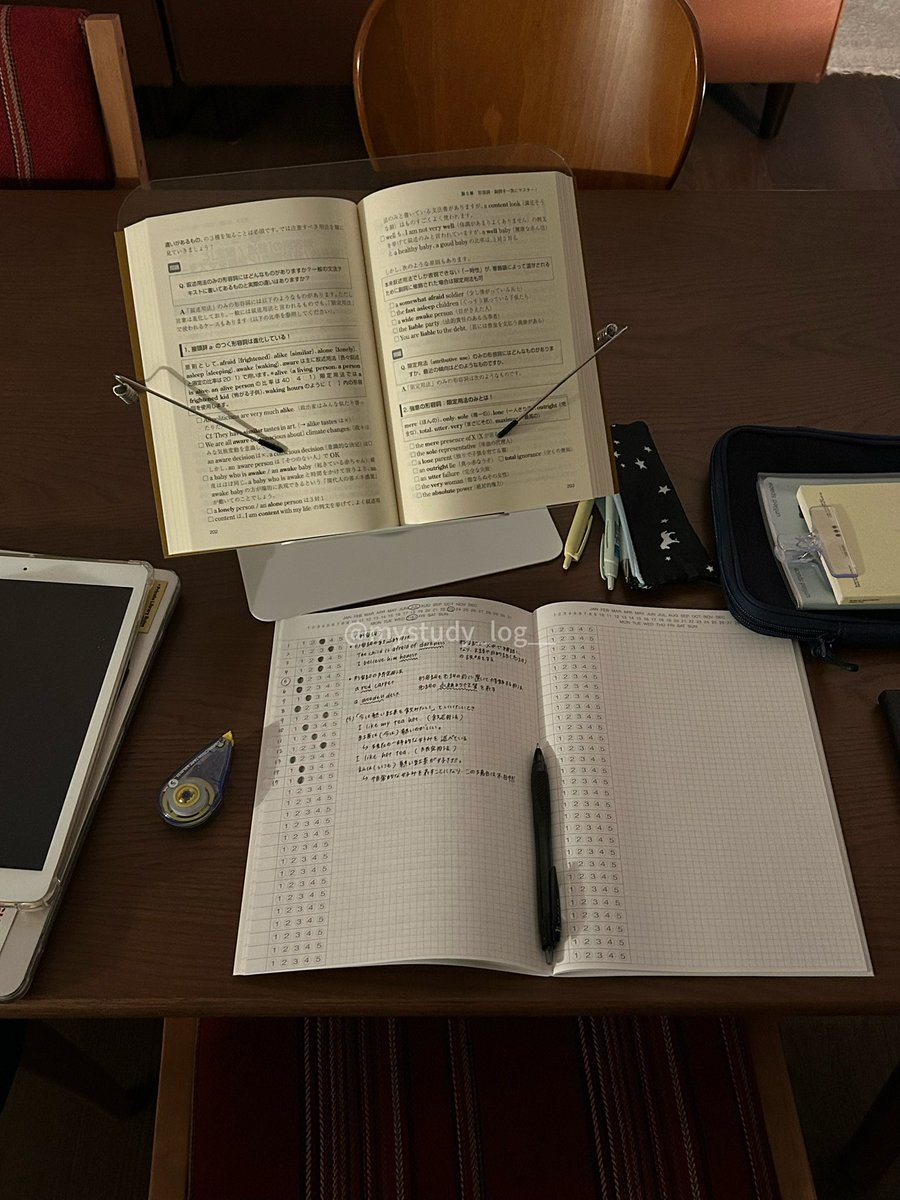 mystudy_log__'s tweet photo. 最近買ったブックスタンドが使いやすくて快適 https://t.co/S04EIDHyIc