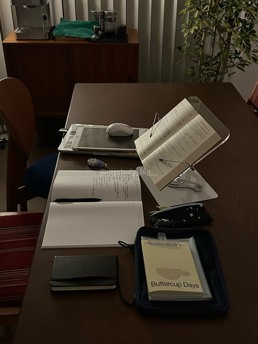 mystudy_log__'s tweet photo. 最近買ったブックスタンドが使いやすくて快適 https://t.co/S04EIDHyIc