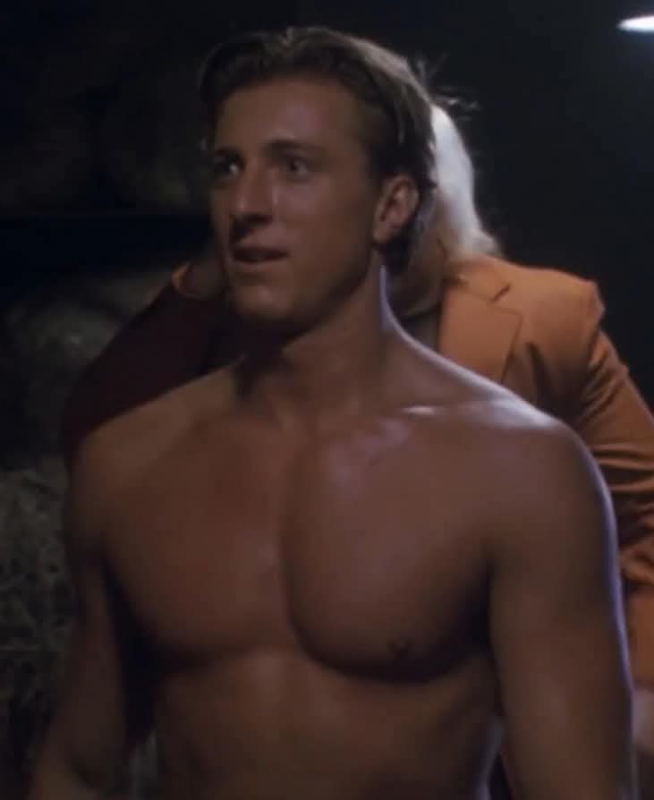DefensorDeDilfs's tweet photo. Some shirtless moments of William Zabka. https://t.co/wk6eG7Dt2R