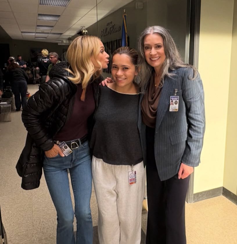 jemilyys's tweet photo. JEMILY AND THEIR ADOPTED DAUGHTER OMGGGGGG https://t.co/zKEt8fzMzi