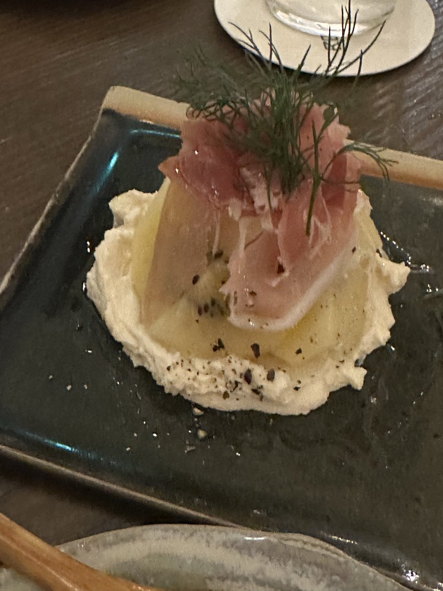 wticket60's tweet photo. 2軒目はいつもの日本酒🍶飲める店に移動して、美味しいアテと共に。満開にごり、ウマ〜！でした。😊 https://t.co/dJSQ5cMeqU