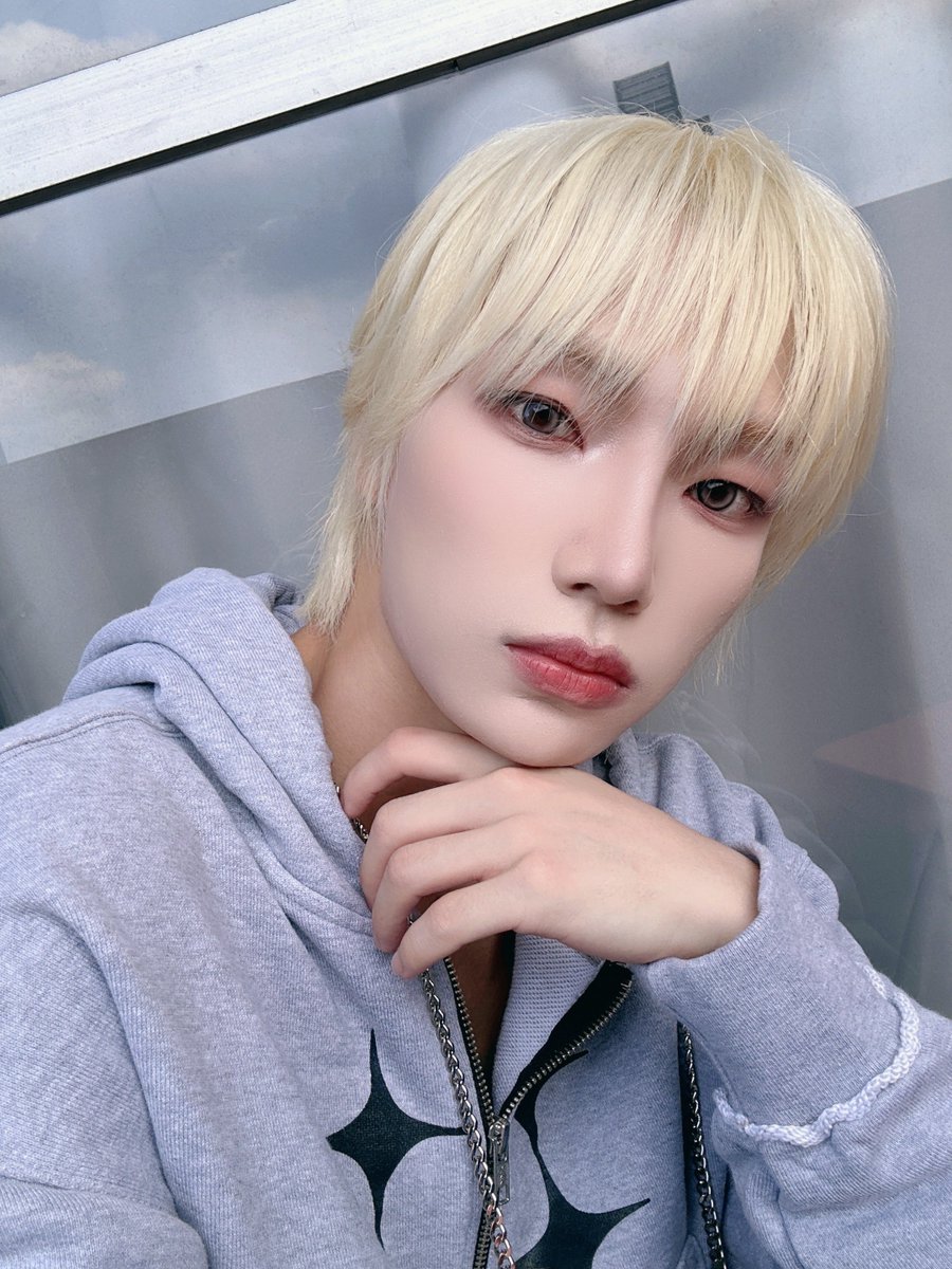 82_whynot's tweet photo. [📷]
안녕하세요 why not의 정입니다!
오늘 저희의 첫 공연이 시작된 날이었는데 함께 즐겨주시고 
응원해주셔서 감사합니다 ^. ̫.^  
앞으로 더 좋은 무대 열심히 할테니까 지켜봐주세요

#WHYNOT #와이낫 #JEONG #정 https://t.co/ciyB6pOoHD