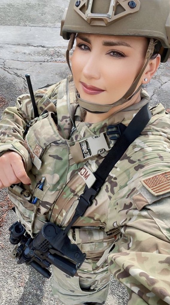 McKnightAmq9pc's tweet photo. Not all heroes wear capes. Some wear combat boots. 🇺🇸🥾 #Honor #Duty https://t.co/OvD63nxeSD