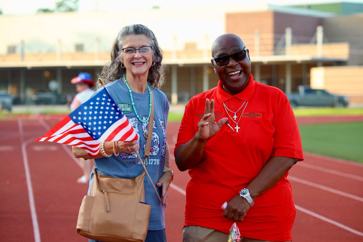 FrontierWaste's tweet photo. Reliving the fun from the The City of Cleveland’s Stars &amp; Stripes Celebration! 🎆🤩🇺🇸 We always enjoy being part of community events and celebrating alongside the residents we serve. https://t.co/sOUWzUUIcn