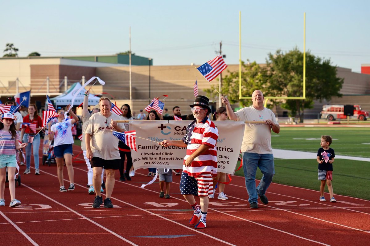 FrontierWaste's tweet photo. Reliving the fun from the The City of Cleveland’s Stars &amp; Stripes Celebration! 🎆🤩🇺🇸 We always enjoy being part of community events and celebrating alongside the residents we serve. https://t.co/sOUWzUUIcn