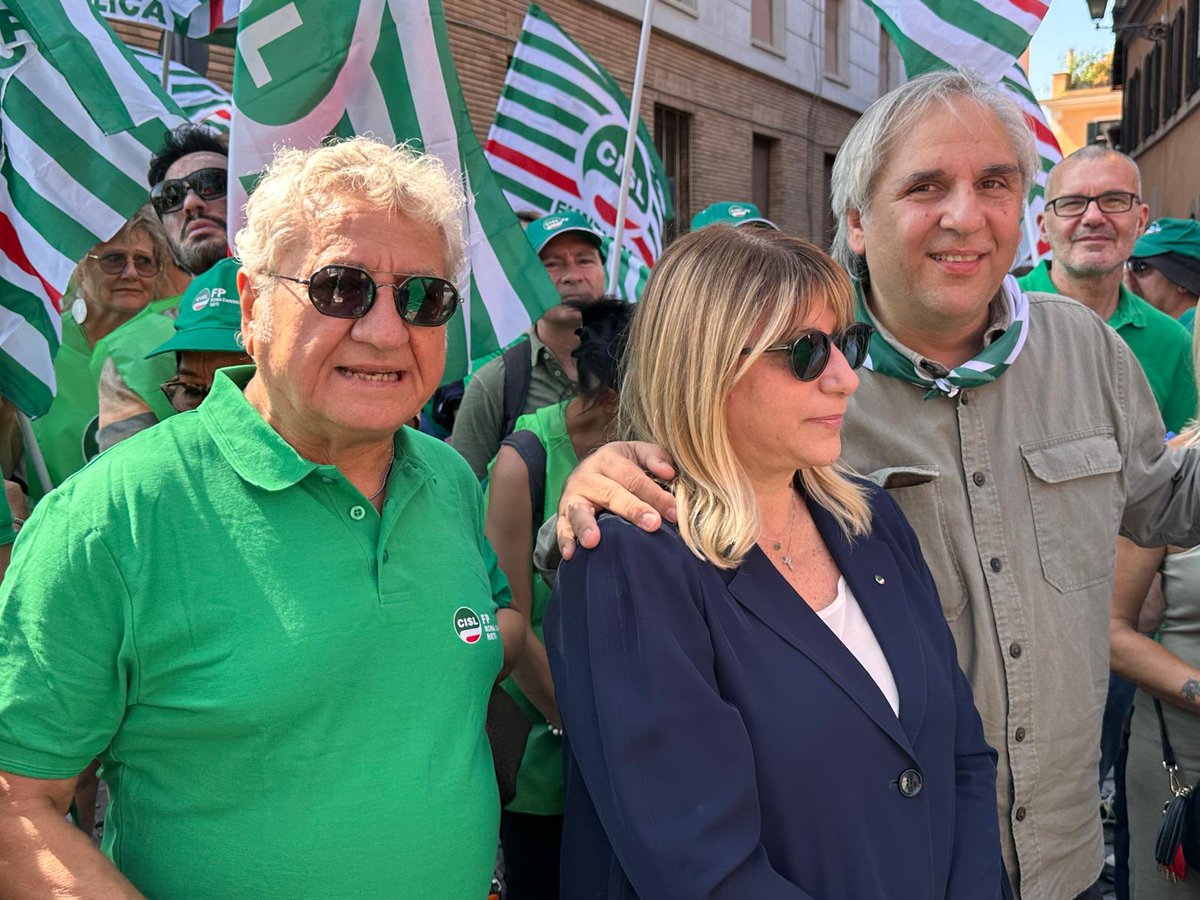 cisl_fplazio's tweet photo. #SanitàPrivata e #Rsa, la @cisl_fplazio in prima linea al presidio #CgilCislUil: subito i contratti, la dignità del lavoro non può più aspettare. Pronti a un nuovo grande #sciopero nazionale

📸La galleria di immagini: https://t.co/bG1fvhyeko

#ContrattoSubito #Ilmiolavorovale https://t.co/Sw0U2kKT2E