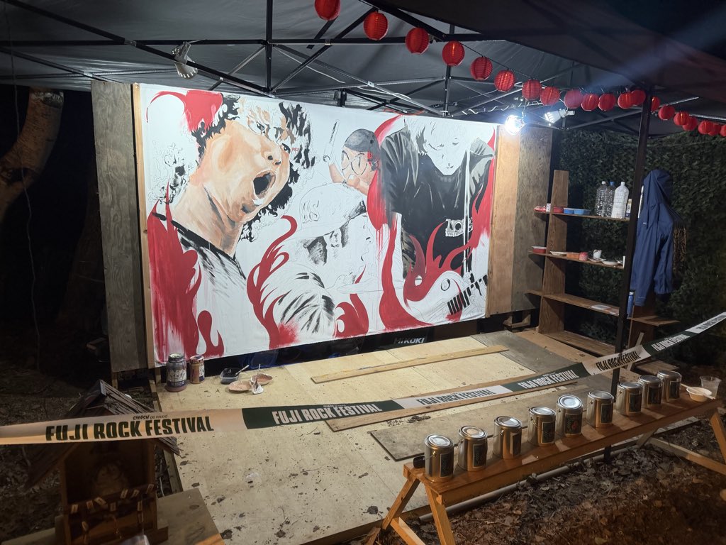 punk_fast's tweet photo. めっちゃかっこいいハイスタのライブペインティングを、ところ食堂のあたりでやってました

土曜日に完成するみたいなので、明日参戦する方は是非

#HiSTANDARD #ハイスタ #フジロック #fujirock https://t.co/UF3QgxBZPZ