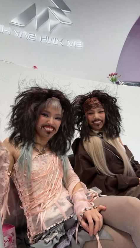 yahedam's tweet photo. Two fierce drag queens serving mega looks and bigger energy
HULI https://t.co/VD1GKlPXDs