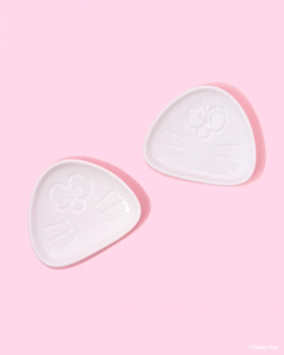 doraemon100_jp's tweet photo. 【「桜フェスタ」一部商品 発売延期のお知らせ】

平素より「100％ドラえもん＆フレンズ in 東京」を
ご愛顧いただき、誠にありがとうございます。

輸送遅延の影響により、
8月1日（土）より発売を予定しておりました
下記商品の発売を延期させていただくこととなりました。

【対象商品】
・タンブラー
・セラミックプレート（二種セット）
・しょうゆ皿セット

発売日は8月8日（土）を予定しております。

発売を楽しみにお待ちいただいていた皆様には、
多大なるご迷惑とご心配をおかけしますことを、
心よりお詫び申し上げます。

今後も皆様にお楽しみいただけるよう
努めてまいりますので、引き続き
「100％ドラえもん＆フレンズ in 東京」を
よろしくお願いいたします。