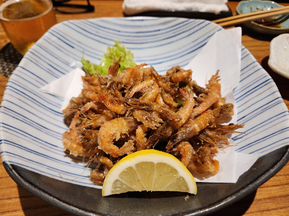 super6baccarat's tweet photo. 外歩いてて涼しいのよ、大阪の暑さ何？笑
刺身も美味しいけど小海老の唐揚げめっちゃくちゃ美味しかった！
たこ焼きは食べてません https://t.co/0qZSiNS06F
