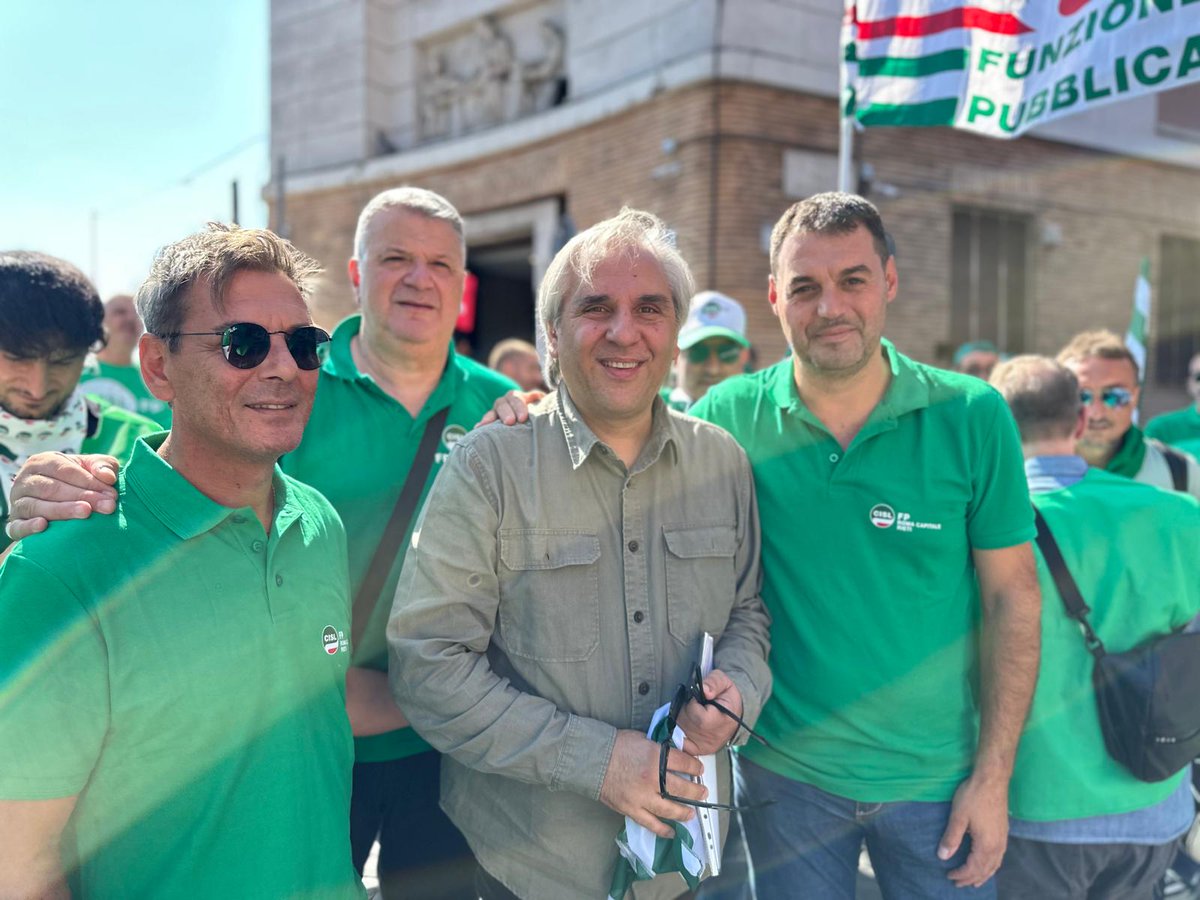 cisl_fplazio's tweet photo. #SanitàPrivata e #Rsa, la @cisl_fplazio in prima linea al presidio #CgilCislUil: subito i contratti, la dignità del lavoro non può più aspettare. Pronti a un nuovo grande #sciopero nazionale

📸La galleria di immagini: https://t.co/bG1fvhyeko

#ContrattoSubito #Ilmiolavorovale https://t.co/Sw0U2kKT2E