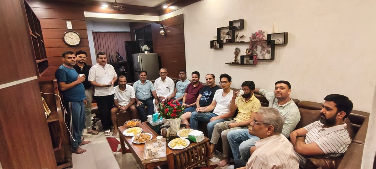 astrodeepakdube's tweet photo. ग्रेटर नोएडा वेस्ट की हाई राइज सोसायटियों में घर खरीदना मतलब एक अंतहीन मुसीबतों को दावत देना है, सात वर्ष के निरंतर प्रयास और संघर्ष के बाद अंततः मेरी रजिस्ट्री के साथ ही अपनी सोसाइटी के सभी निवासियों के लिए रजिस्ट्री का रास्ता खुला
 #NandGopalGuptaNandi #GNIDA https://t.co/r8WWgb02at