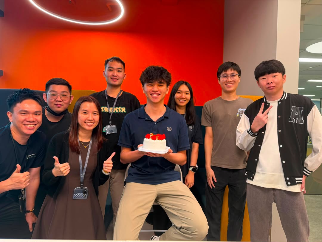 Declarators_'s tweet photo. A hat-trick of birthday celebrations over the past two days! 

Happy Birthday to Tze Lok from our Logistics Team! 

Thank you so much for working on your birthday!

#Declarators #Logistics #DeclaratorsCulture #BirthdayCelebration https://t.co/bEYi9qyUXN