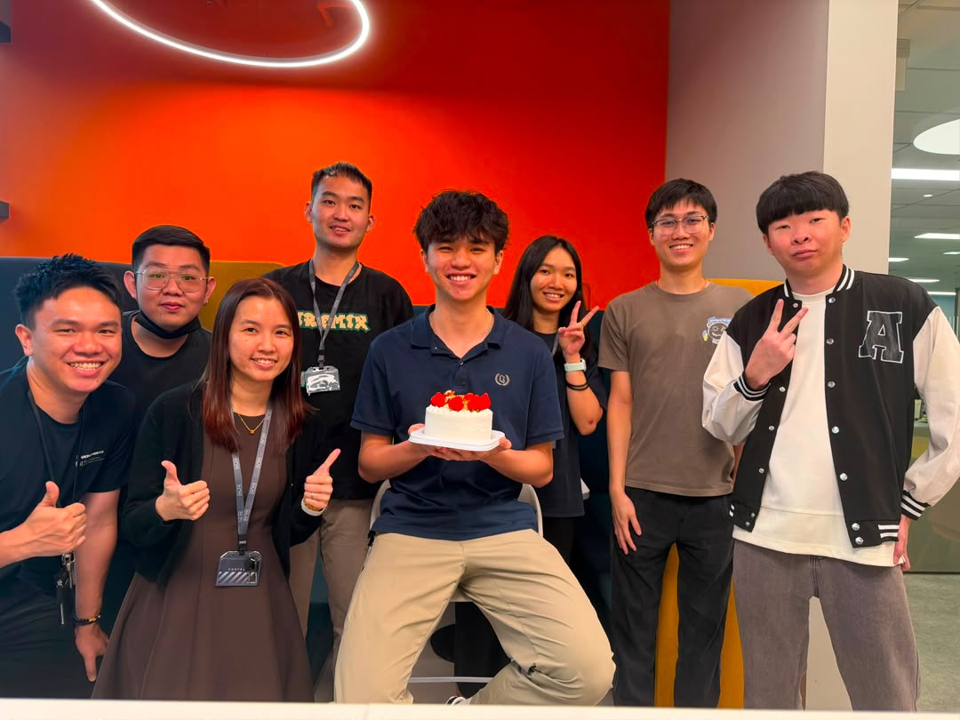 Declarators_'s tweet photo. A hat-trick of birthday celebrations over the past two days! 

Happy Birthday to Tze Lok from our Logistics Team! 

Thank you so much for working on your birthday!

#Declarators #Logistics #DeclaratorsCulture #BirthdayCelebration https://t.co/bEYi9qyUXN