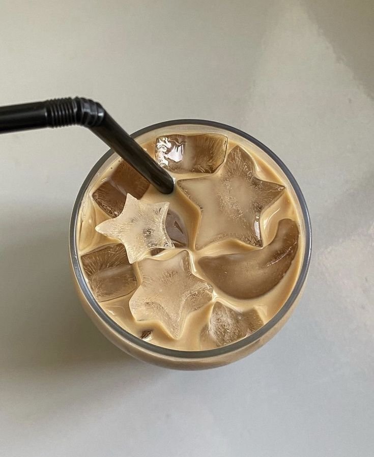 silenttearthh's tweet photo. coffee or matcha? https://t.co/DMf1gY8MEI