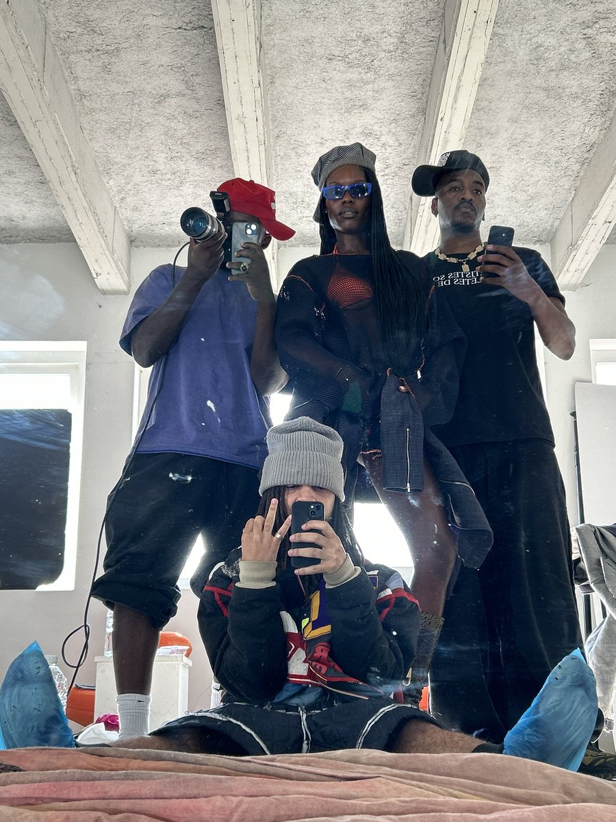 vthvnvse's tweet photo. Day at the Studio https://t.co/hvzZopWPD5