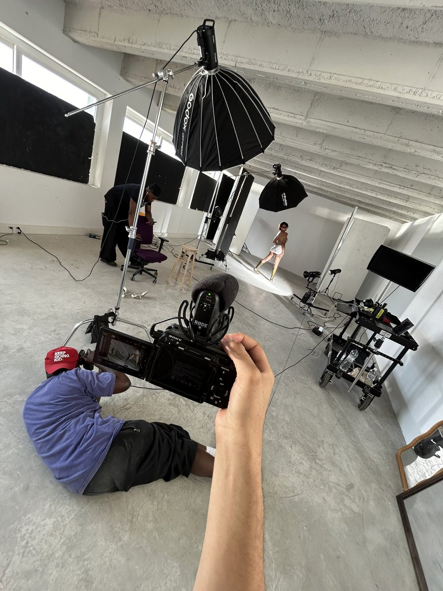 vthvnvse's tweet photo. Day at the Studio https://t.co/hvzZopWPD5