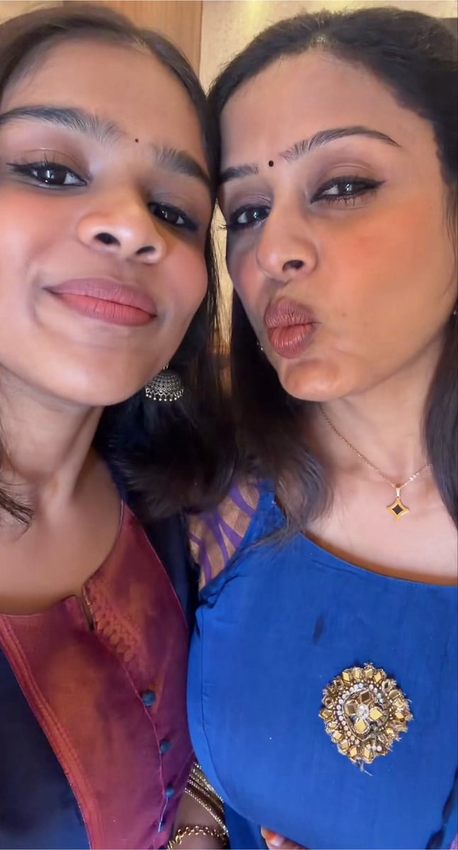 MooduThayoli's tweet photo. Amma ponnu 🤓🤯 https://t.co/MGNpOK5SN0