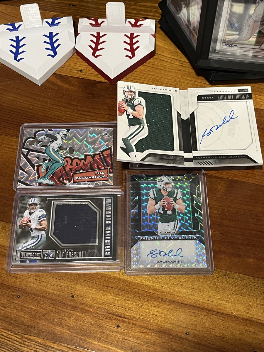kdhobbyco's tweet photo. Baseball and football inventory. 

Ask for prices and pictures if interested! https://t.co/1SXmwmhqRx