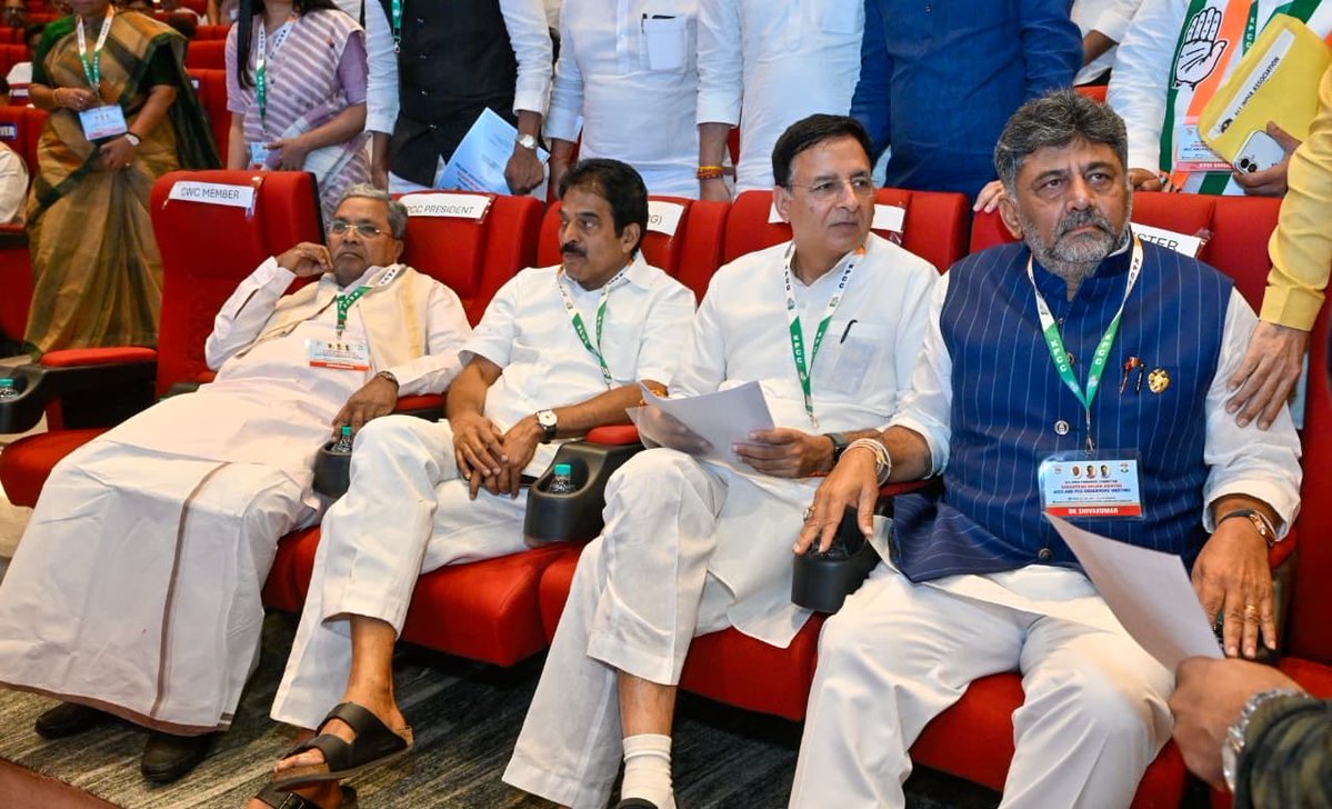 kcvenugopalmp's tweet photo. Held a briefing session for AICC Observers deputed to Karnataka for the Sangathan Srijan Abhiyan in Bengaluru today. 

This Abhiyan was conceptualised at the iconic Belagavi Extended CWC Session and has been rolled out in 23 states so far. 

All Observers will be conducting extensive field visits to present their recommendations for the restructuring of our organisation.