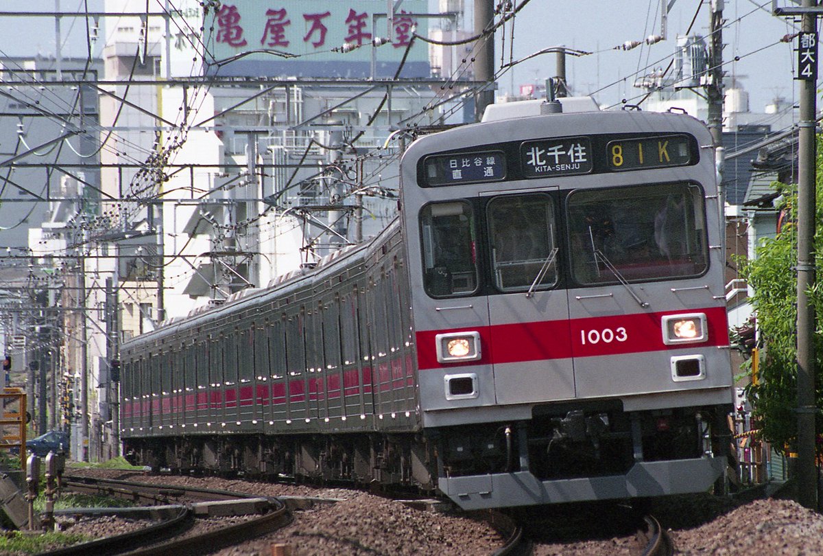 CBR250R2432's tweet photo. 2007.6.13 
東急東横線朝から地元都立大学3号にて
夏光線順光！
8039F
1003F
Y514F
03系03-129F
当時は交通事故後遺症療養で東京の実家住まい💦
この場所は今でも変わらず通ってますがまだ自由通り沿いに亀谷万年堂本店があった頃です
今は大井町線の踏切近くの小さなお店だけになってしまいましたね https://t.co/cdy0EpBPms