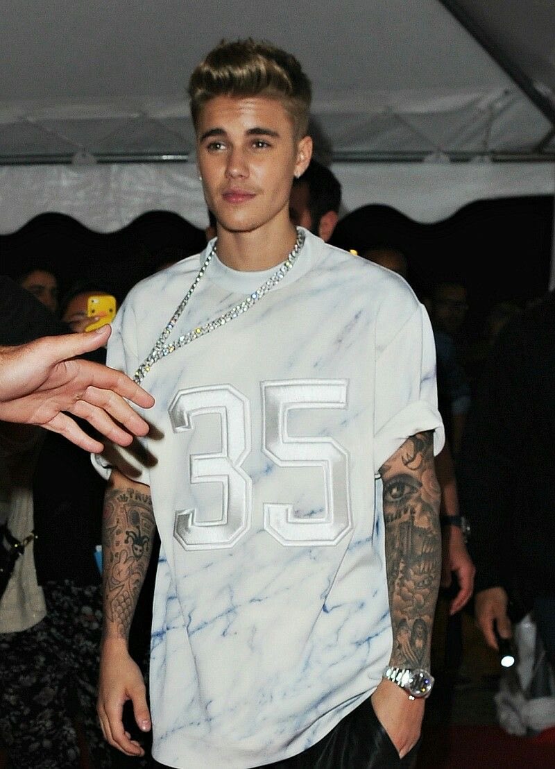 biebszcore's tweet photo. hay un justin bieber por allá del 2014 que estoy negada a soltar https://t.co/iMjFzzxRzx