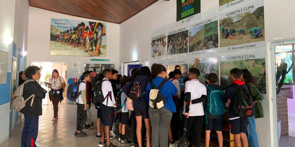 SalMissions's tweet photo. Students from Salesian Jacarezinho School in Brazil visited Onda Verde NGO in Rio de Janeiro, where they learned about #environmentalconservation. From recycled buildings to native bees &amp; climate change, these #YouthForClimate #EcoLeaders are ready to protect our planet! 🌱🌲🌎 https://t.co/Iwd1iK1DJp