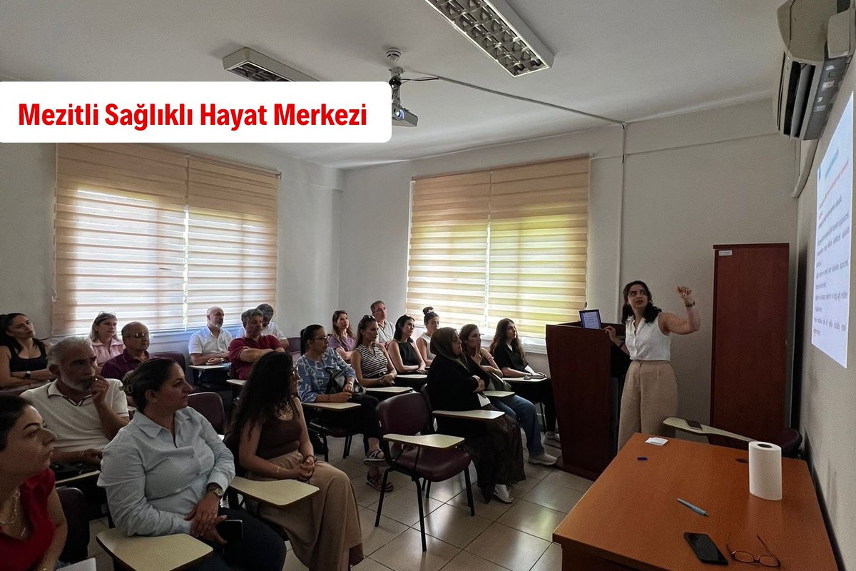mersin_ism's tweet photo. İl Sağlık Müdürlüğümüz tarafından, birinci basamak sağlık hizmetlerini güçlendirmek ve Aile Sağlığı Merkezleri (ASM) ile Sağlıklı Hayat Merkezleri (SHM) arasındaki koordinasyonu artırmak amacıyla "ASM - SHM Buluşmaları" yapıldı.

Sağlık Bakanlığı’nın "Koruyan, Geliştiren ve Üreten Sağlık Modeli" doğrultusunda yapılan buluşmalarda; aile hekimleri, aile sağlığı çalışanları ve SHM çalışanları bir araya geldi.

Yapılan programlar kapsamında; beslenme ve diyetetik, psiko-sosyal destek, fizyoterapi, çocuk gelişimi ve bağımlılıkla mücadele gibi SHM hizmetlerinin tanıtımı yapılıp, kurumlar arası bilgi ve tecrübe paylaşımı sağlandı.

Vatandaşlarımız, Aile Hekimlerinin yönlendirmesiyle Sağlıklı Hayat Merkezlerimizin sunduğu ücretsiz koruyucu sağlık hizmetlerinden faydalanabilirler.