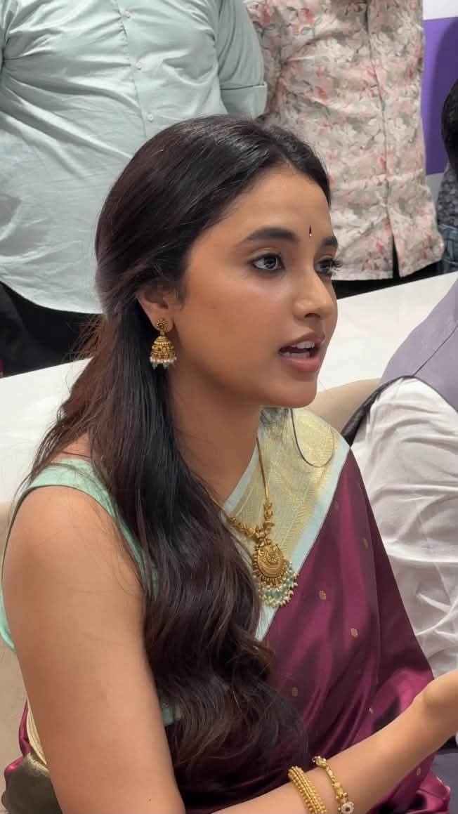 ItzmeMarees's tweet photo. ✨ Stunning Moments ❤️
#PriyankaMohan at a fashion mall opening event, looking effortlessly gorgeous and elegant. 💖✨ https://t.co/lXSBwd2tli