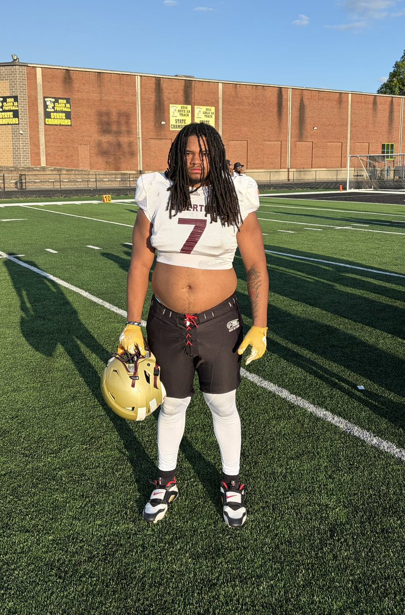 Ziggy41_'s tweet photo. It’s here!! All the off season work time to show and prove. Had a great first day back in pads. #SeniorSznLoading 
⏳ 🦍 @AthertonFootbal @CoachNinoDBE323 @Aspirationsgym @CoachKelley__ @kyhighs @PrepRedzoneKY @TomLoy247 @AllenTrieu @vaughtsviews https://t.co/8qLdpAlYcV