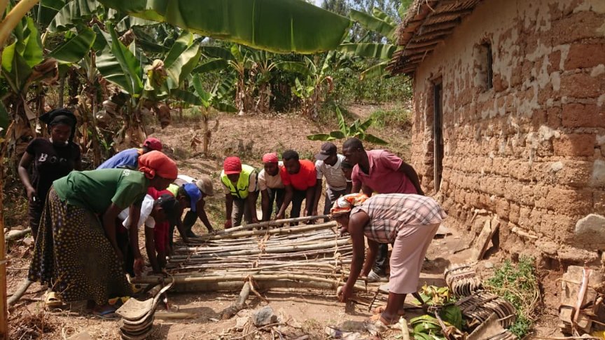 NyarubakaRyvcp's tweet photo. Kuri uyu wa 23/07/2026 Ryvcp Nyarubaka twifatanyije n'ubuyobozi bw'umuduguduwa Gitega twari mu muganda wo kubakira ubwiherero umuturage witwa HAKIZIMANA Frederick wo mu kagali ka Ruyanza.

@KamonyiRyvcp @RwandaLocalGov @Kamonyi @NyarubakaSector @KyKIREZI https://t.co/GGoCmkHjZE