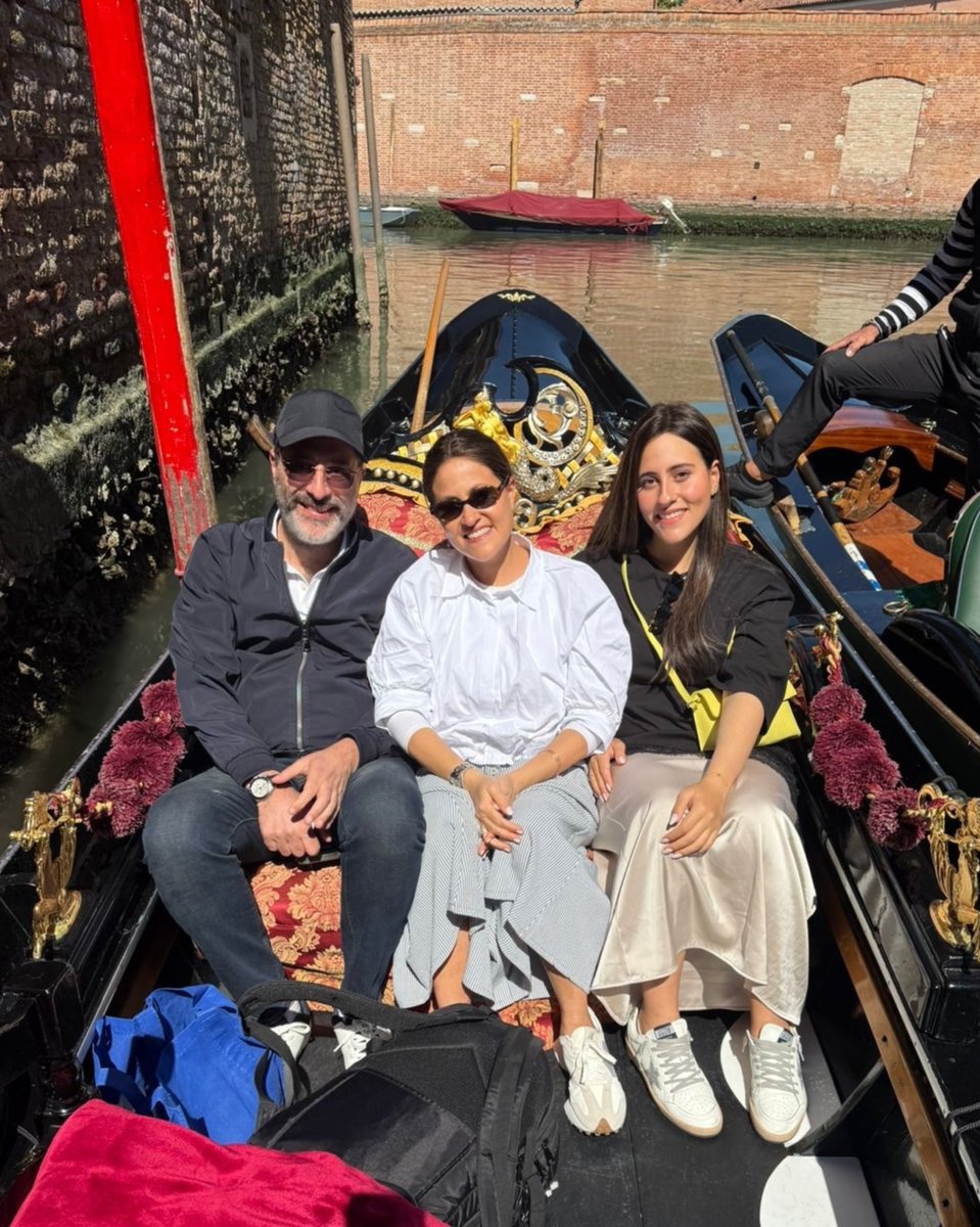 makeawishsfla's tweet photo. Sarah, 19, who is battling lymphoma, wished to travel to Italy with her parents, and together they created unforgettable memories exploring breathtaking sights⭐️
 
This wish gave her family the chance to slow down, celebrate, and simply enjoy being together. 💙 https://t.co/Irdi48nSYB