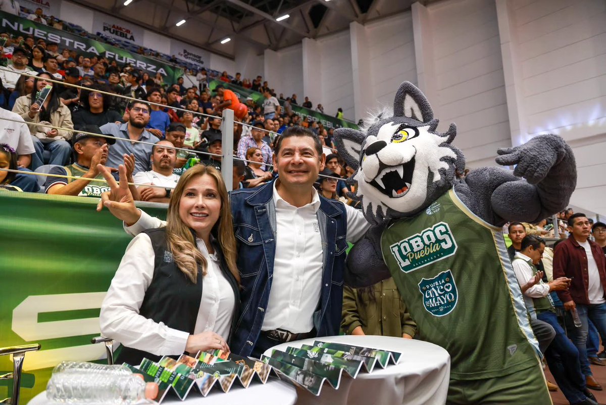 armentapuebla_'s tweet photo. ¡Qué partidazo de #LobosPuebla! 🐺🏀

El equipo demostró el cariño y amor por la camiseta, y la afición hizo rugir el Gimnasio Miguel Hidalgo. 🫶🏼✨ https://t.co/bGzS6jihx5