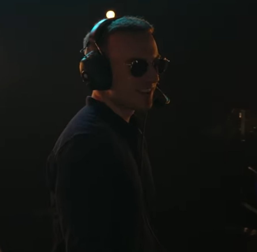 LEC's tweet photo. 😎 https://t.co/onOesJtClA