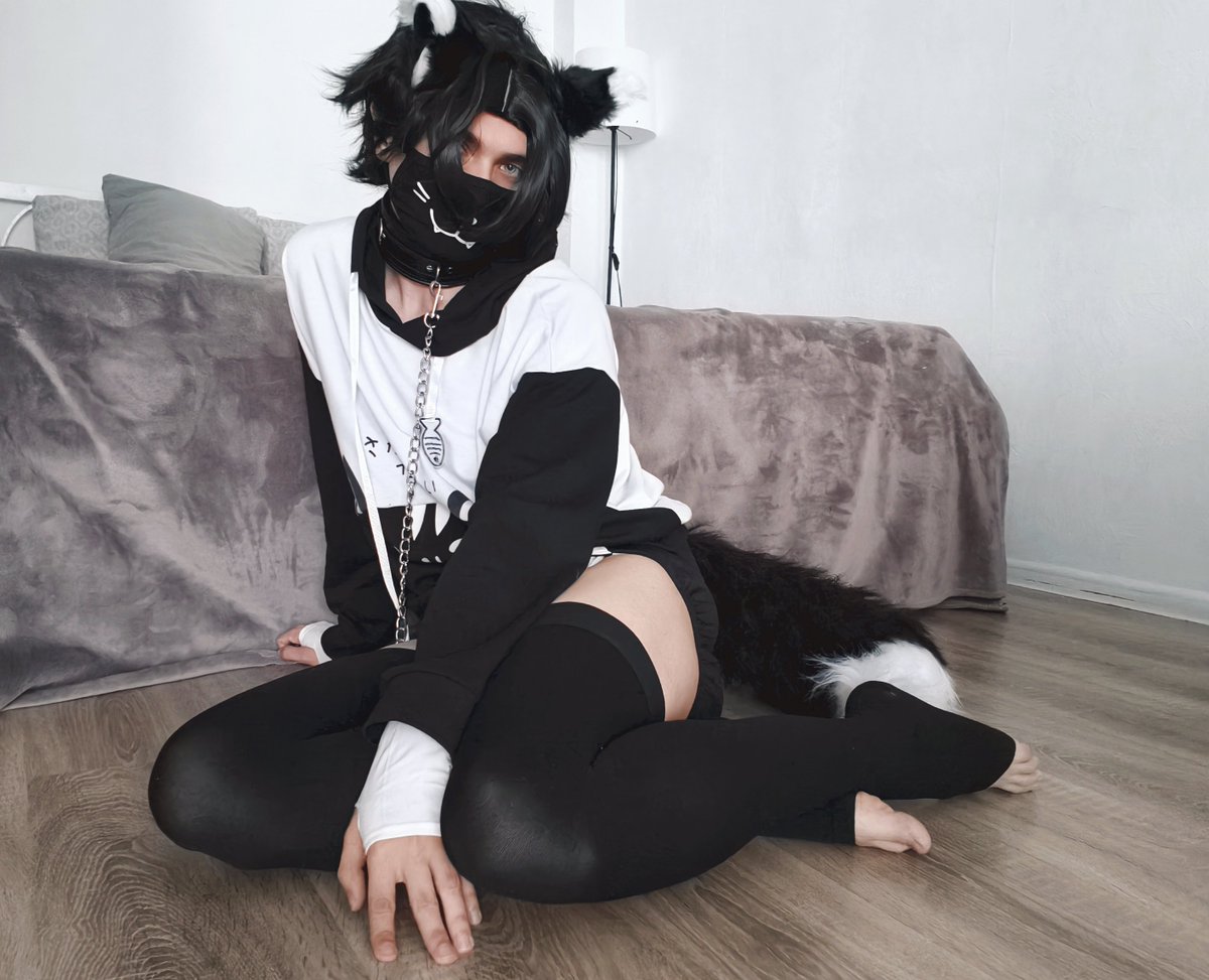 LumiBoyF's tweet photo. This catboy wants to play⚫ 😼🖤 #femboy #twink #catboy https://t.co/GaxMC4eO75