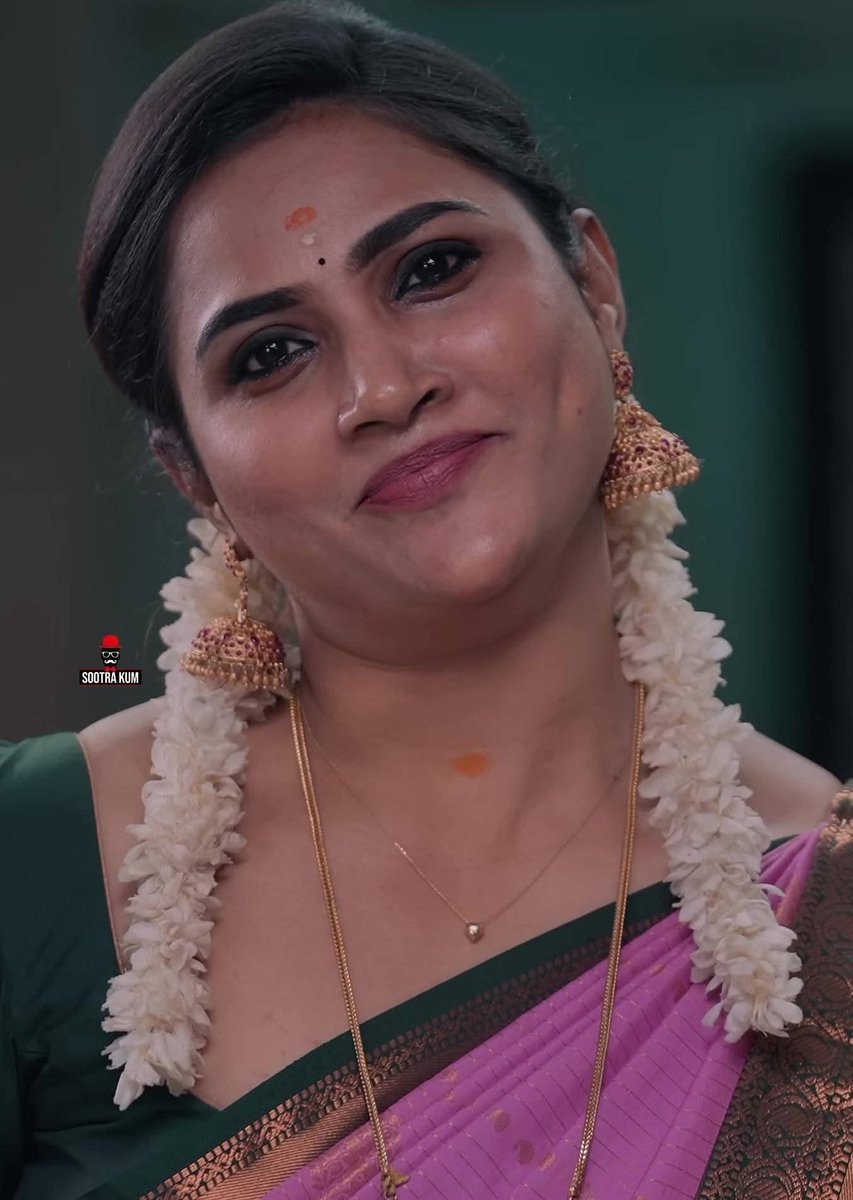 Kaama_Kadavul3's tweet photo. Mom : Dei... unnala mattum eppidi da ippidi nadika mudiyudhu... un appan illatha appo appidi okura... naanum asingame ilama en pullanu kuda pakkama thevdiya mari oolu vanguren... Aana appan munnadi amma amma nu appidi nadikura...

Me:  venumna sollu avar munadiyum Una izhuthu potu okuran... Unnaku ok vaa...

Mom : Porukki paiyale... Avlo theriyama da unnaku... Nee pannalum panna kudiya aalu thaan...