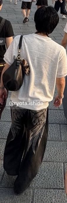 milktea7chu's tweet photo. 亮太くんは写真撮る時だけカチューシャ付けるタイプ https://t.co/S0bN20C9ui