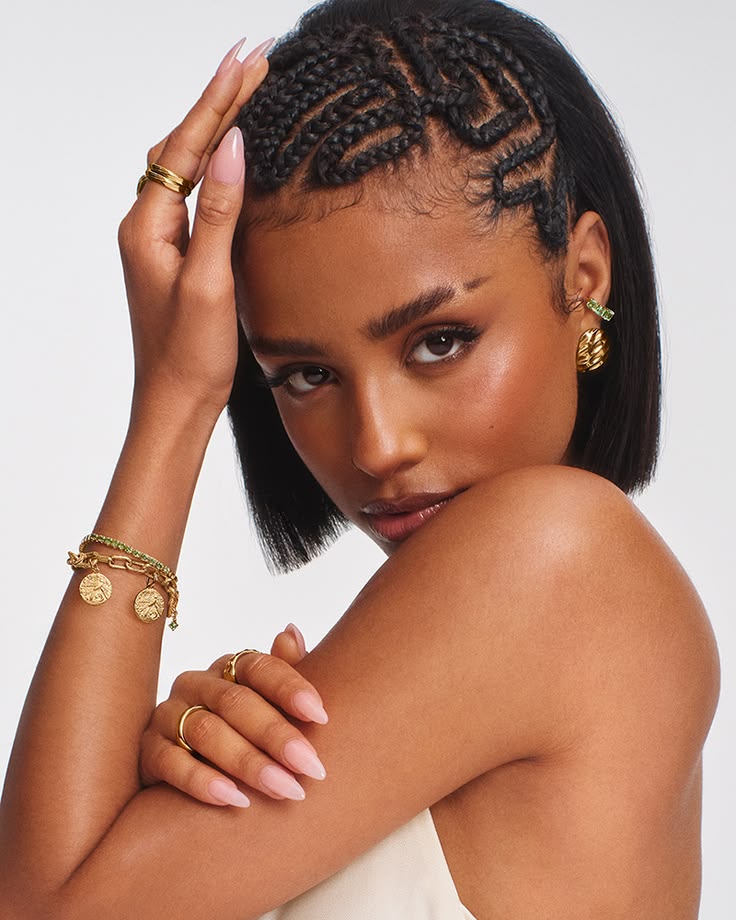 ComplexCut's tweet photo. The #Tyla #APop discourse exposes the intersectional culturalism people have because what do you mean it doesn't sound  African?! What is African music to you? Circle of Life-Lion King music? Wakanda Forever music?! The amapiano here is inspired by early 2000s music. https://t.co/mmgXS18kV7