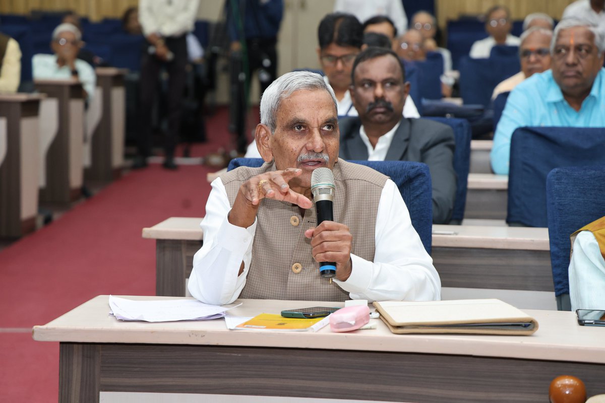 DOPPW_India's tweet photo. During a detailed open discussion session held by DoPPW with State Bank of India officers and participating pensioners, in the Pensioners’ Awareness Program held at Pune, on 24/07/2026, queries related to various matters, were addressed and all suggestions put forward by the pensioners were taken note of.
#DoPPW #PensionAwareness #BankersAwarenessProgram #EaseOfLiving #GoodGovernance #EmpoweringPensioners #PensionReforms

@DrJitendraSing @TheOfficialSBI @mygovindia @DARPG_GoI @DoPTGoI @MoHFW_INDIA @PIB_India @PIBPersMin @PIBPUNE @PIBMumbai @DDNewslive