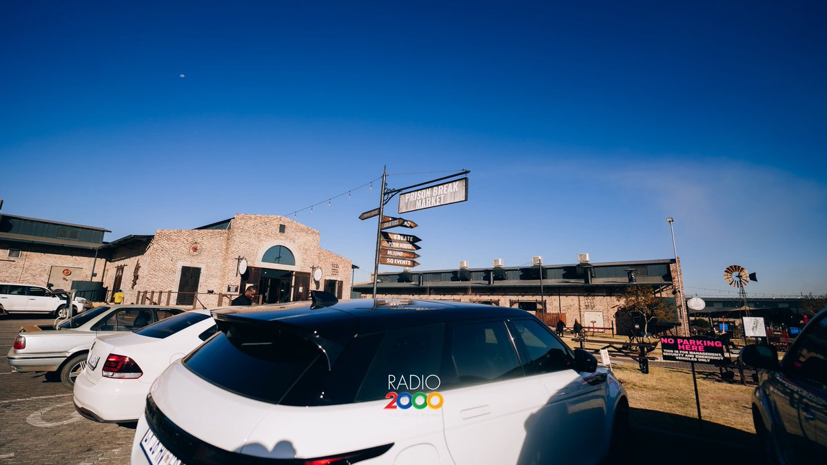 Radio2000_ZA's tweet photo. πΎ Live from the Proudly South African Local Wine Expo at Prison Break Market! πΏπ¦
#TheDriveConnection
#ProudlySouthAfrican #LocalWineExpo #HouseOfAzari #SupportLocal https://t.co/sPOHnP7Eym