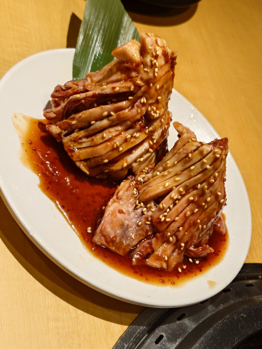 mo_no96's tweet photo. 肉行ってきた。
しかし、2杯目のハイボールのウイスキーが濃すぎて酔ったので、普段の飲み放題より全然飲めなかった。
生中、ハイボール、生中、梅酒サワー
もう少し飲めたのに悔しすぎる！！
肉は美味しかった！！ https://t.co/JxDL9wykhp
