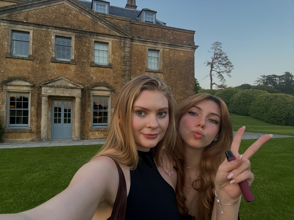 kittycharmx's tweet photo. missing the UK 🇬🇧 https://t.co/3yaTjKwGXu