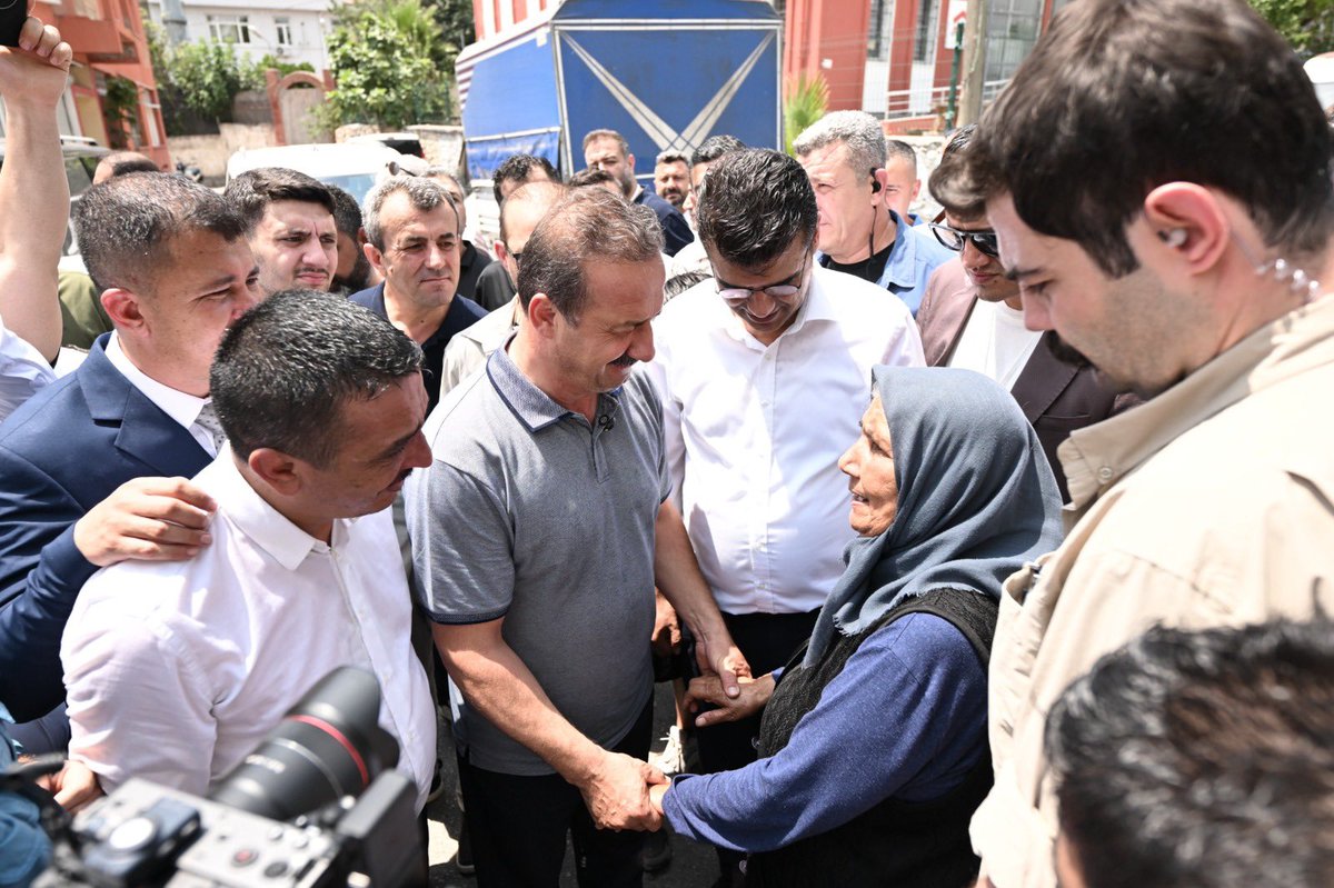 yavuzagiraliog's tweet photo. Adana’da gönülden karşılandık!..

Güneşiyle ısıtan, insanıyla saran Adana’da sımsıcak bir karşılık bulduk.

Bereket saçan topraklarında, Adana’nın sokaklarında ve meydanlarında hemşehrilerimizle sohbet ettik. Emeğini esirgemeyen, ekmeğinin peşinde alın teri döken esnafımızın çayını içtik, dertlerini ve memleketimizin yarınlarını konuştuk.

Teşkilatımızla Çukurova’nın incisi Adana’da ise mücadelemizi değerlendirdik, hedeflerimizi büyüttük.