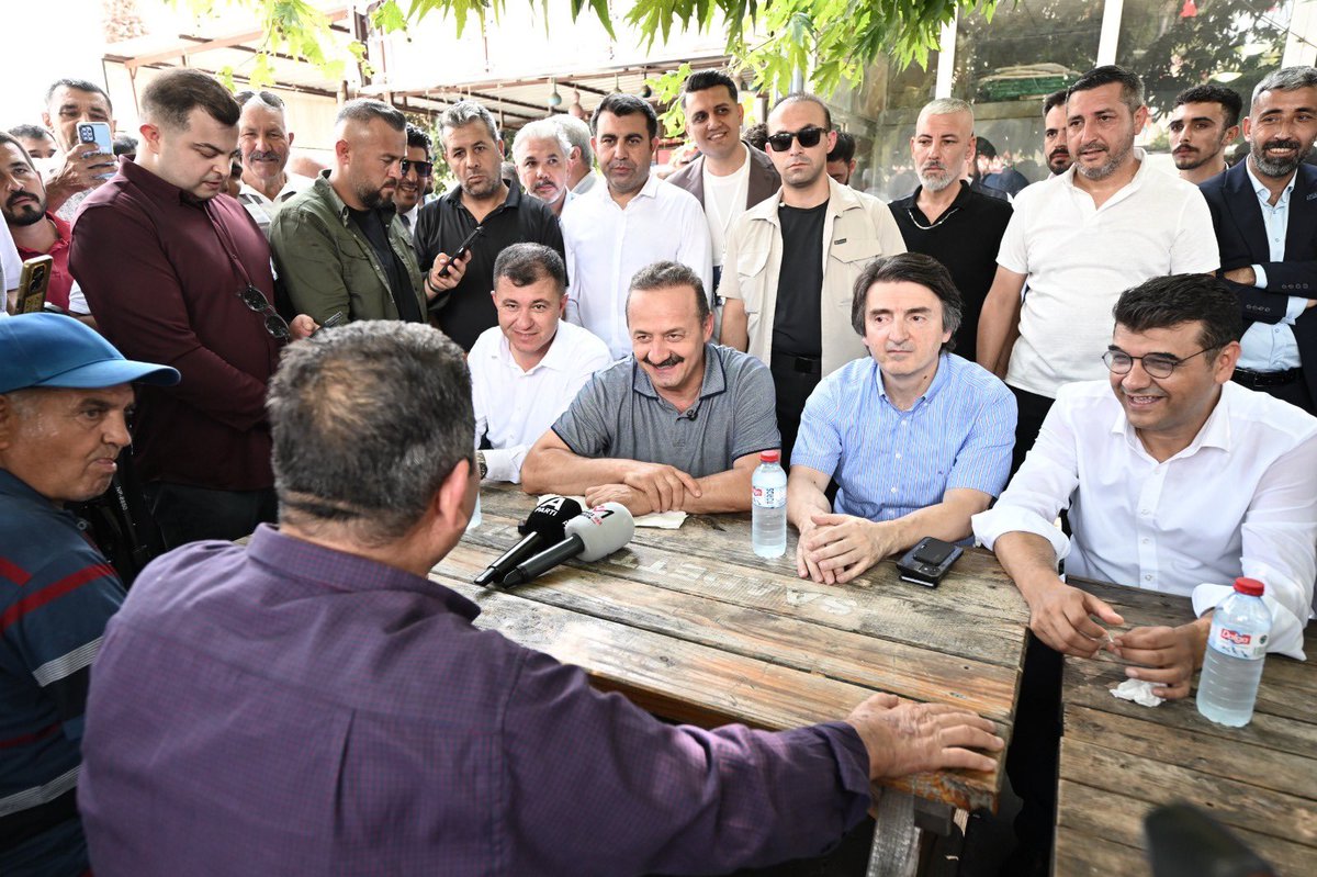 yavuzagiraliog's tweet photo. Adana’da gönülden karşılandık!..

Güneşiyle ısıtan, insanıyla saran Adana’da sımsıcak bir karşılık bulduk.

Bereket saçan topraklarında, Adana’nın sokaklarında ve meydanlarında hemşehrilerimizle sohbet ettik. Emeğini esirgemeyen, ekmeğinin peşinde alın teri döken esnafımızın çayını içtik, dertlerini ve memleketimizin yarınlarını konuştuk.

Teşkilatımızla Çukurova’nın incisi Adana’da ise mücadelemizi değerlendirdik, hedeflerimizi büyüttük.
