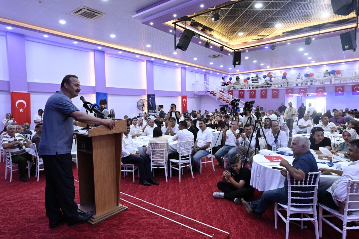 yavuzagiraliog's tweet photo. Adana’da gönülden karşılandık!..

Güneşiyle ısıtan, insanıyla saran Adana’da sımsıcak bir karşılık bulduk.

Bereket saçan topraklarında, Adana’nın sokaklarında ve meydanlarında hemşehrilerimizle sohbet ettik. Emeğini esirgemeyen, ekmeğinin peşinde alın teri döken esnafımızın çayını içtik, dertlerini ve memleketimizin yarınlarını konuştuk.

Teşkilatımızla Çukurova’nın incisi Adana’da ise mücadelemizi değerlendirdik, hedeflerimizi büyüttük.