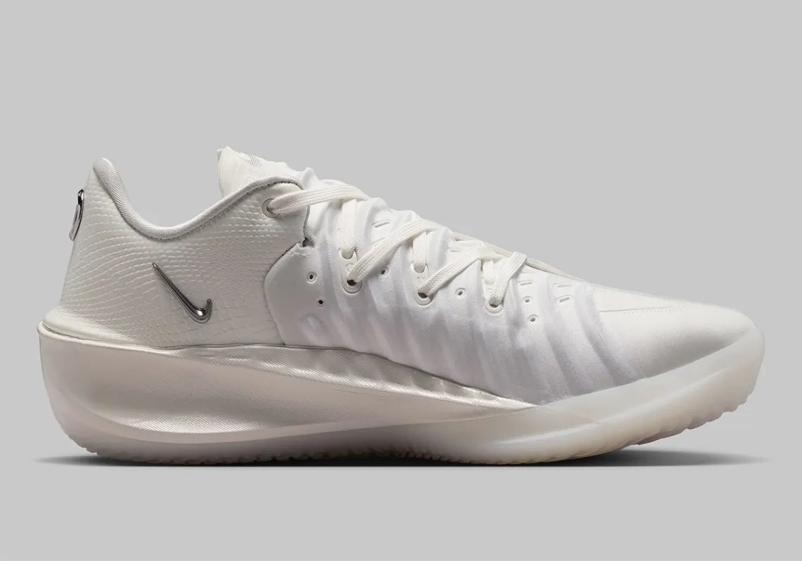 bueckerstyle's tweet photo. 💌 retail price is set at $220 according to various sneaker sources

more shoe details ⤵️ https://t.co/MaFkrukevd