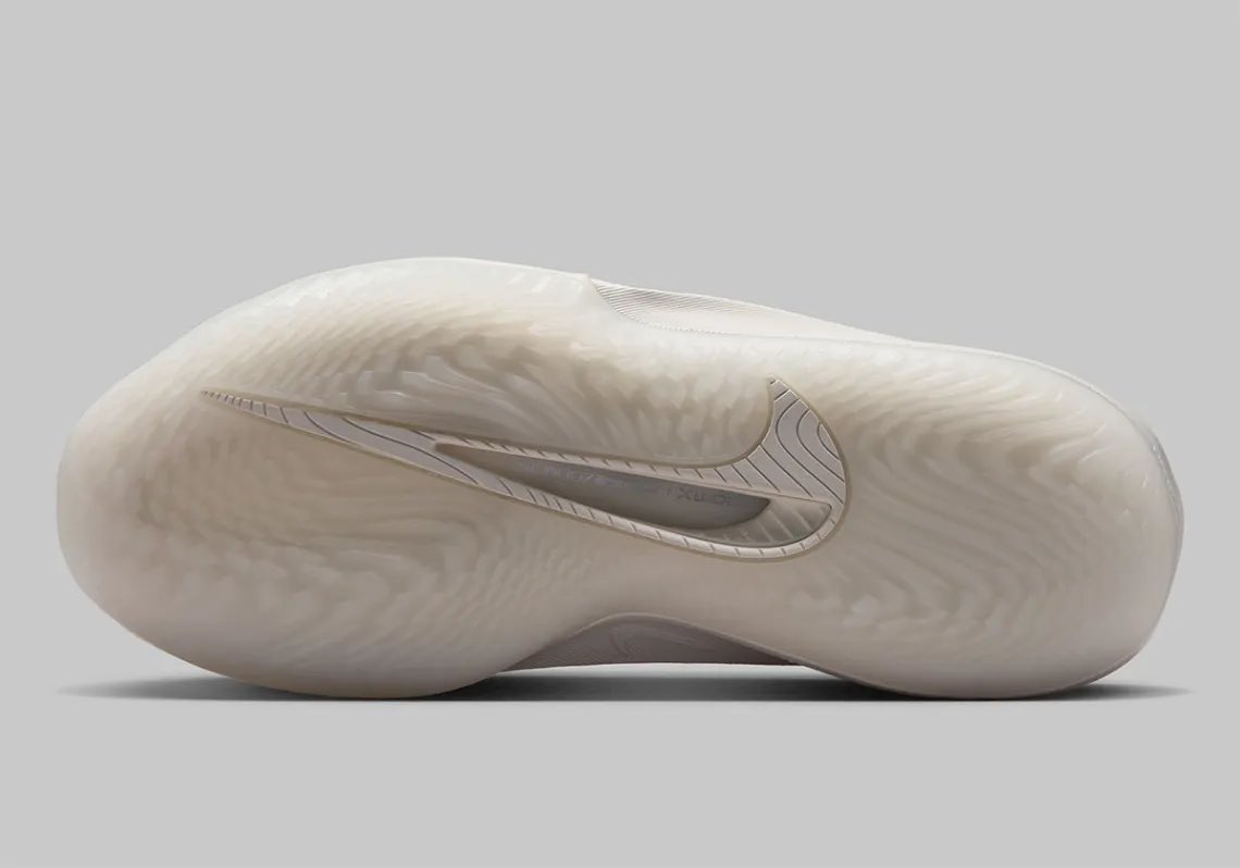 bueckerstyle's tweet photo. 💌 retail price is set at $220 according to various sneaker sources

more shoe details ⤵️ https://t.co/MaFkrukevd