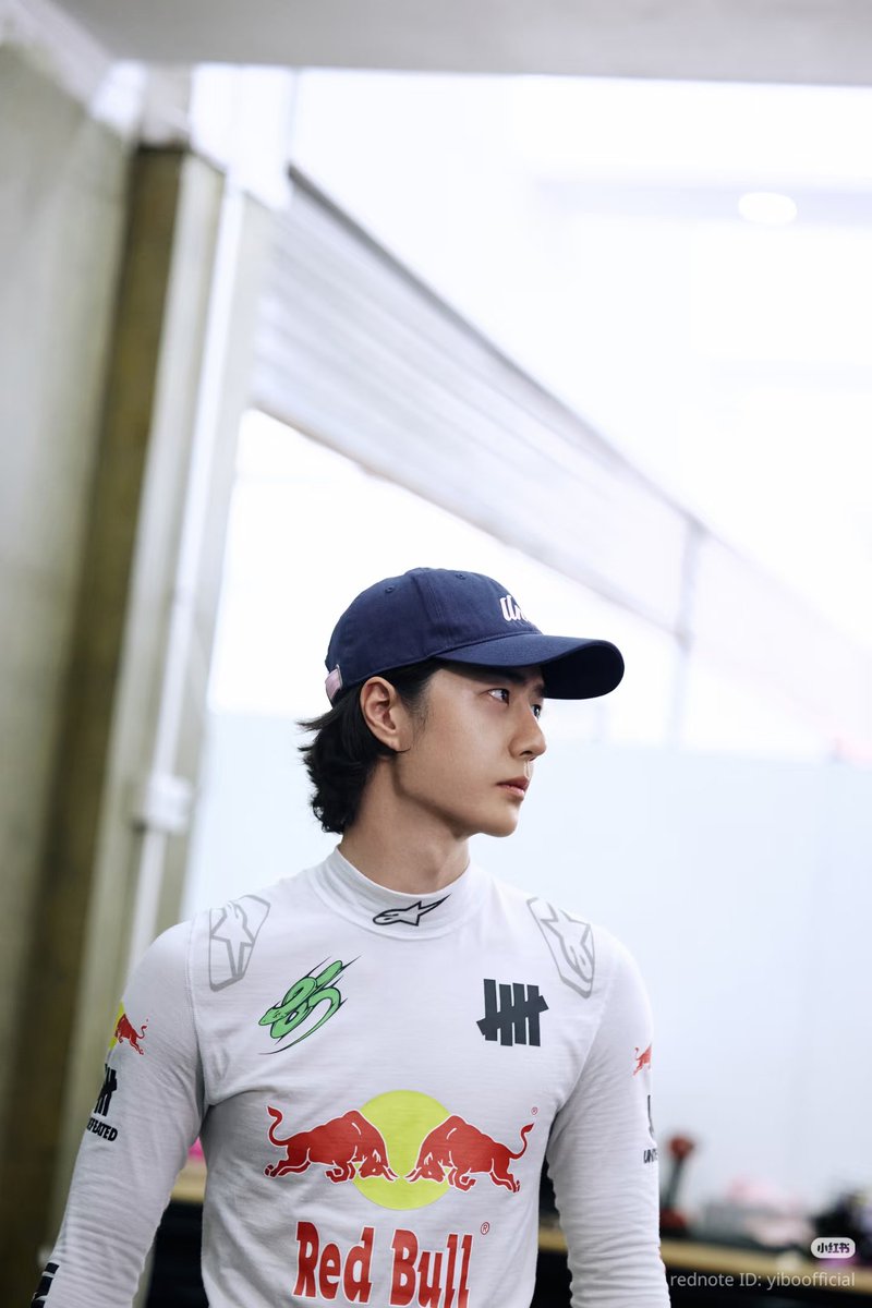 yiboglobal1's tweet photo. YIBO-OFFICIAL Xiaohongshu 

Wang Yibo  testing cars at Zhuhai International Circuit

#WangYibo 
#85RACING https://t.co/7qTxmdxgKz