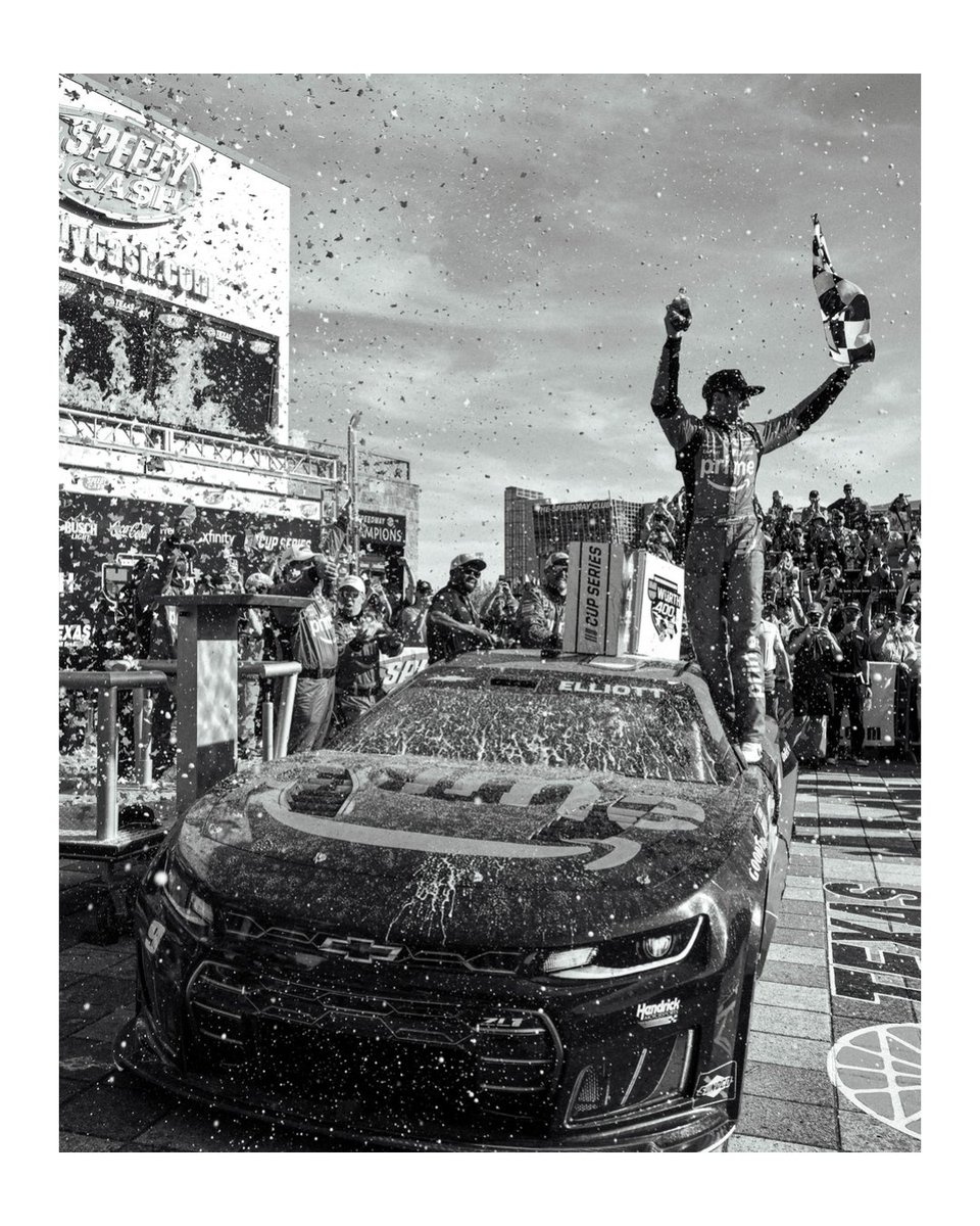 TXMotorSpeedway's tweet photo. The #WURTH400 but make it, retro. 📸 https://t.co/h758r9IvK3