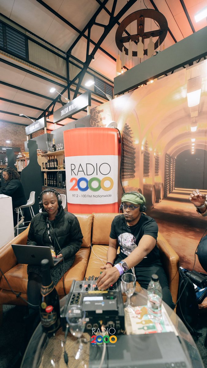Radio2000_ZA's tweet photo. πΎ Live from the Proudly South African Local Wine Expo at Prison Break Market! πΏπ¦
Meet House of Azari, a proudly South African MΓ©thode Cap Classique brand founded by Siphiwe Katjene in 2022. π₯
#ProudlySouthAfrican #LocalWineExpo #HouseOfAzari #SupportLocal https://t.co/u1gRazFRSL